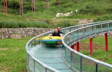 專業游樂設備廠家|玻璃水滑道施工時的注意問題