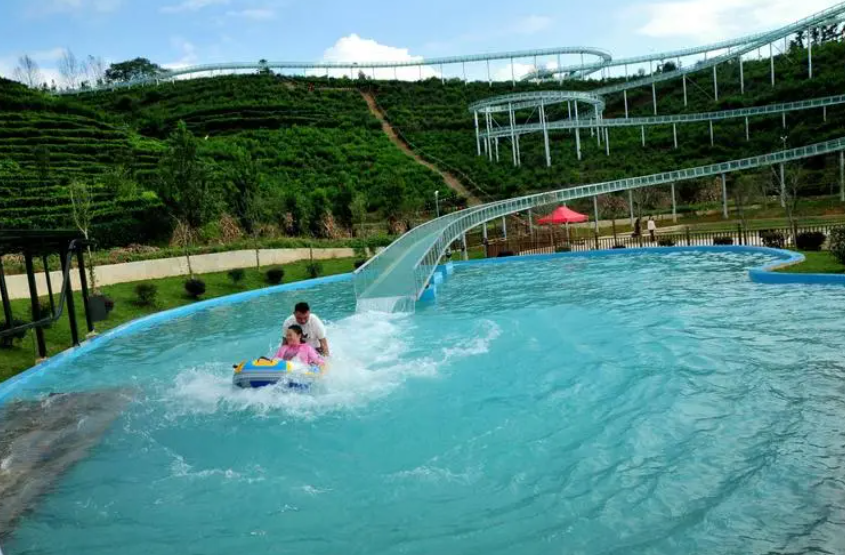 分享|玻璃水滑道施工廠家教你如何玩轉夏天？