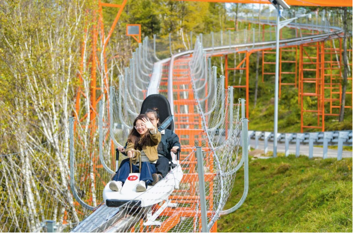 名揚游樂打造國內領先級單軌滑道于崇禮“雪如意”畔正式啟幕